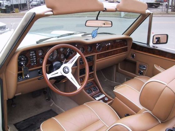 Dashboard van een Corniche II uit 1989.